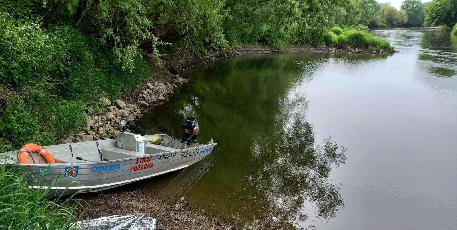 Zdjęcie w galerii na portalu naszraciborz.pl: W okolicach promu z Odry wyłowiono ciało mężczyzny. Tragiczny finał poszukiwań 18-latka [FOTO] wiadomości z regionu