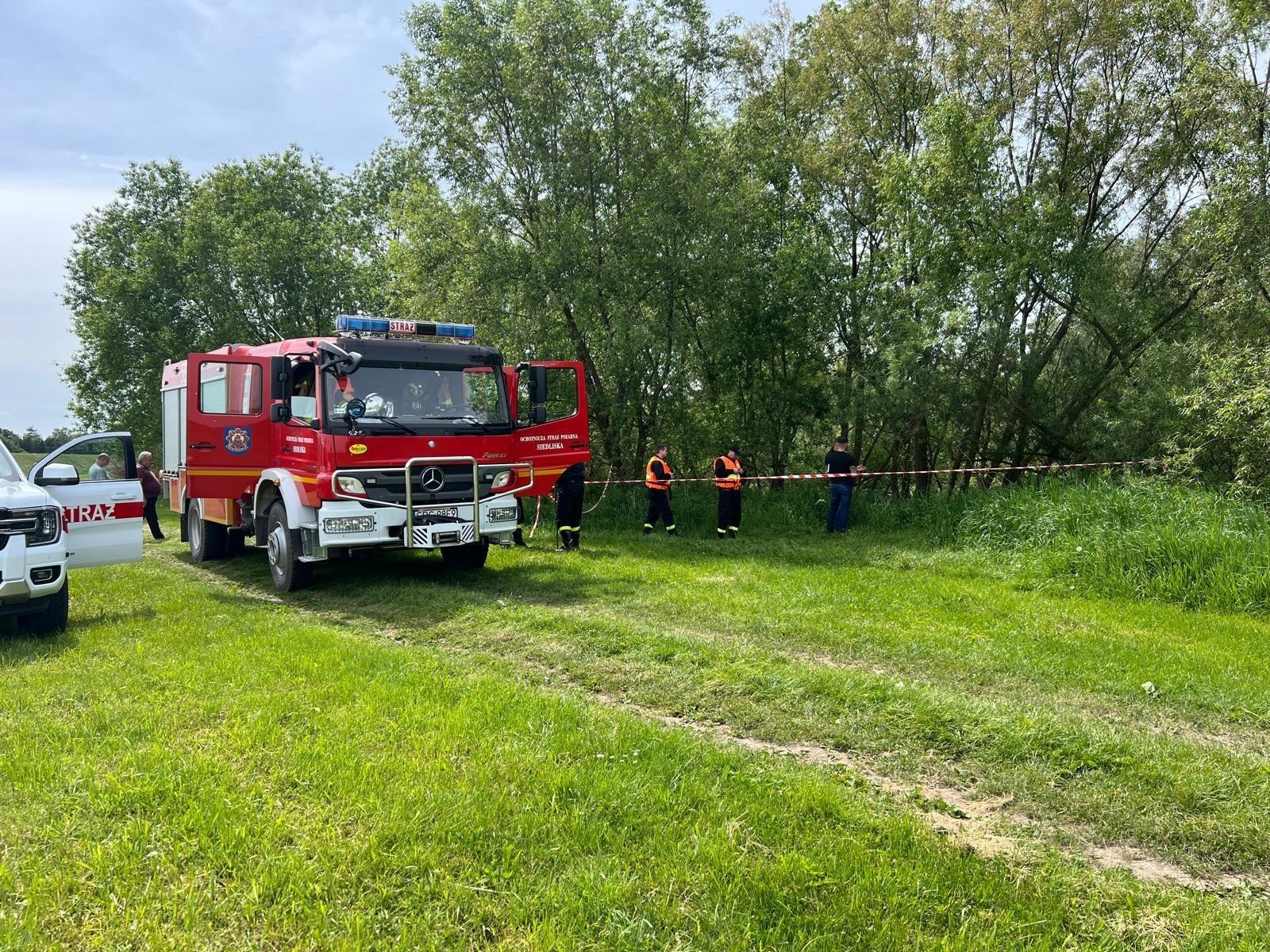 Zdjęcie w galerii na portalu naszraciborz.pl: W okolicach promu z Odry wyłowiono ciało mężczyzny. Tragiczny finał poszukiwań 18-latka [FOTO] wiadomości z regionu