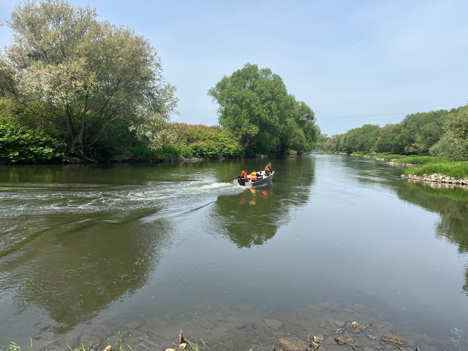 Zdjęcie w galerii na portalu naszraciborz.pl: W okolicach promu z Odry wyłowiono ciało mężczyzny. Tragiczny finał poszukiwań 18-latka [FOTO] wiadomości z regionu