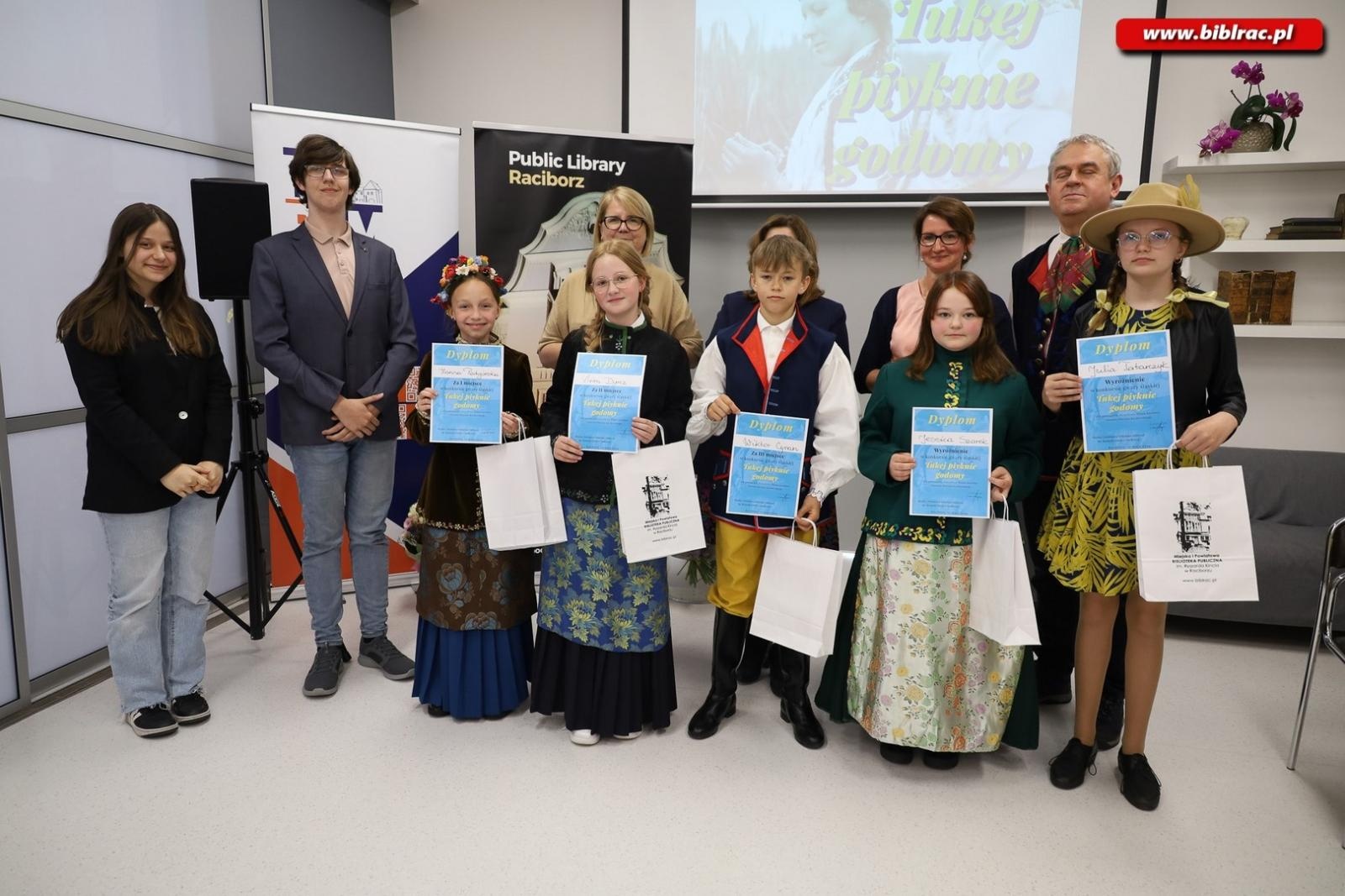 Zdjęcie w galerii na portalu naszraciborz.pl: Konkurs Gwary Śląskiej w raciborskiej bibliotece wiadomości z regionu