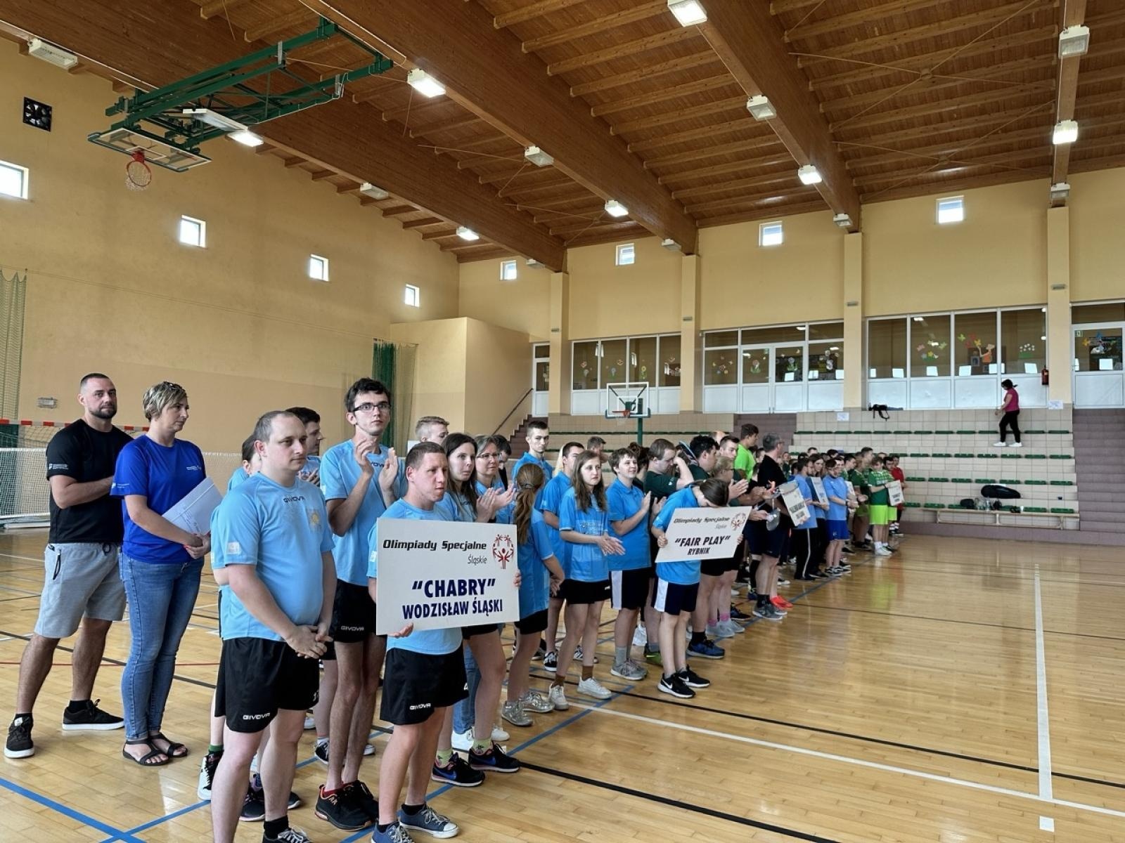 Zdjęcie w galerii na portalu naszraciborz.pl: Animusz gospodarzem Śląskiego Turnieju Badmintona OS wiadomości z regionu