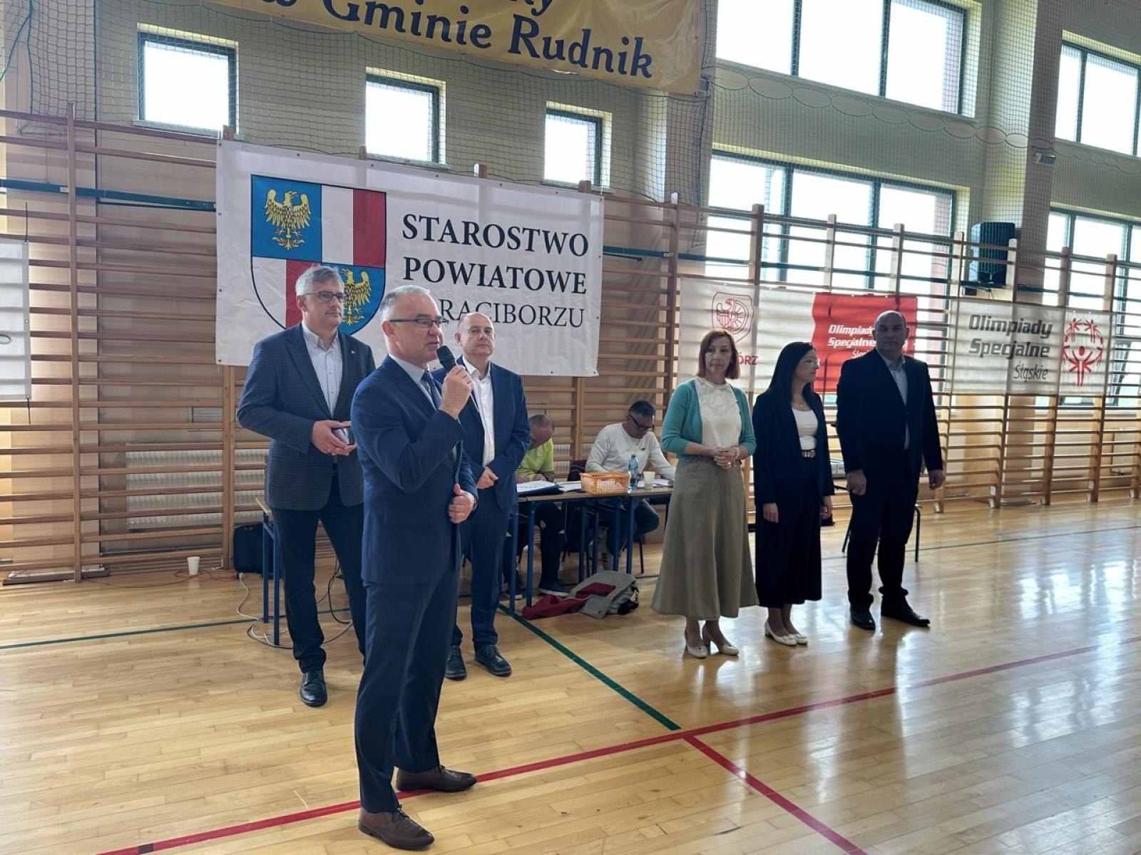 Zdjęcie w galerii na portalu naszraciborz.pl: Animusz gospodarzem Śląskiego Turnieju Badmintona OS wiadomości z regionu