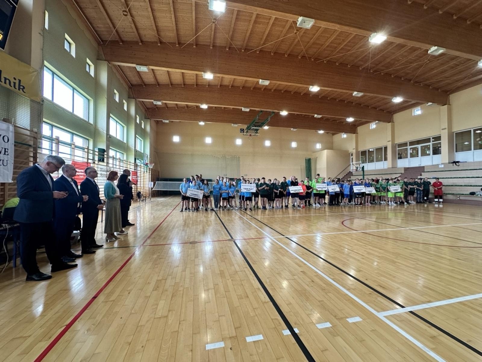 Zdjęcie w galerii na portalu naszraciborz.pl: Animusz gospodarzem Śląskiego Turnieju Badmintona OS wiadomości z regionu