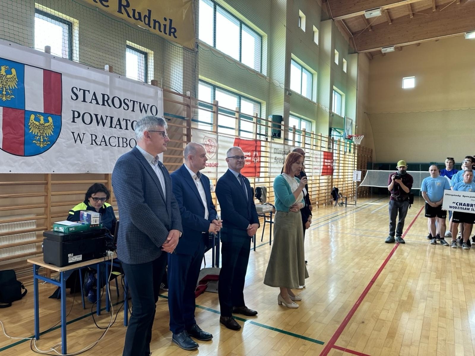 Zdjęcie w galerii na portalu naszraciborz.pl: Animusz gospodarzem Śląskiego Turnieju Badmintona OS wiadomości z regionu