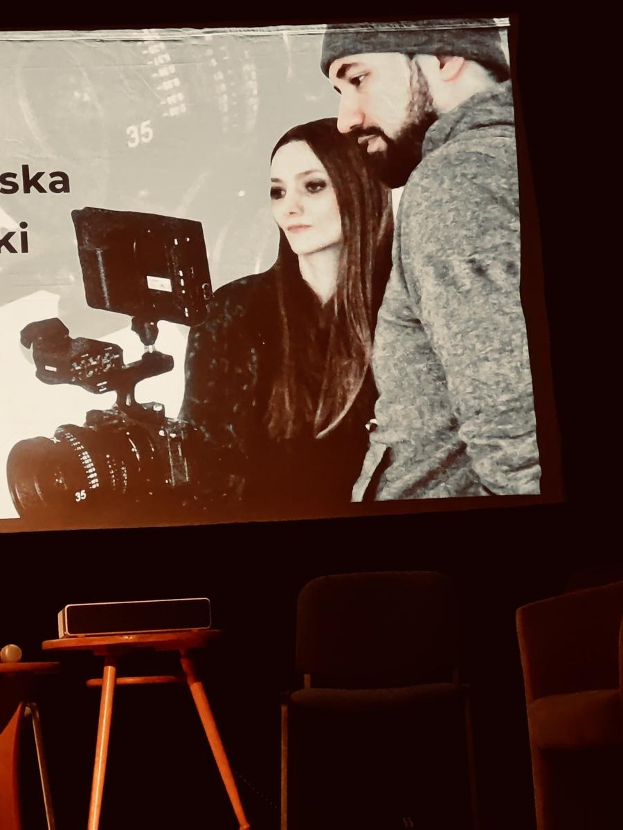 Zdjęcie w galerii na portalu naszraciborz.pl: Miejski Podwieczorek. W MDK-u opowiedziano o powstaniu muralu wiadomości z regionu