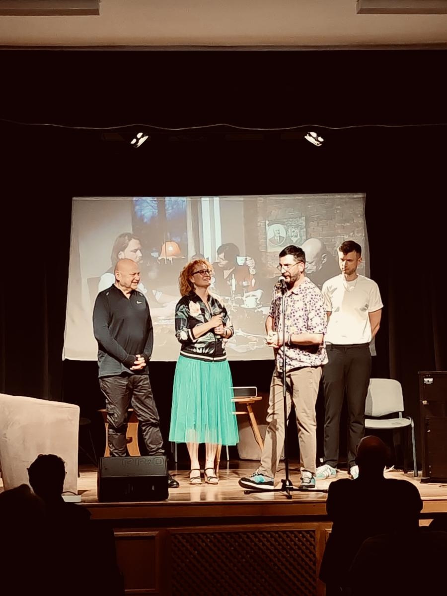 Zdjęcie w galerii na portalu naszraciborz.pl: Miejski Podwieczorek. W MDK-u opowiedziano o powstaniu muralu wiadomości z regionu