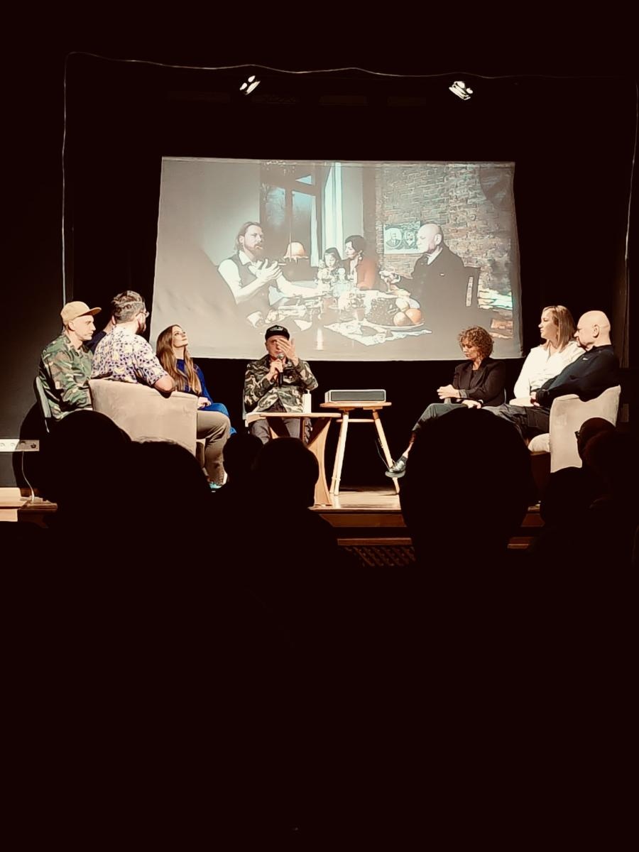 Zdjęcie w galerii na portalu naszraciborz.pl: Miejski Podwieczorek. W MDK-u opowiedziano o powstaniu muralu wiadomości z regionu