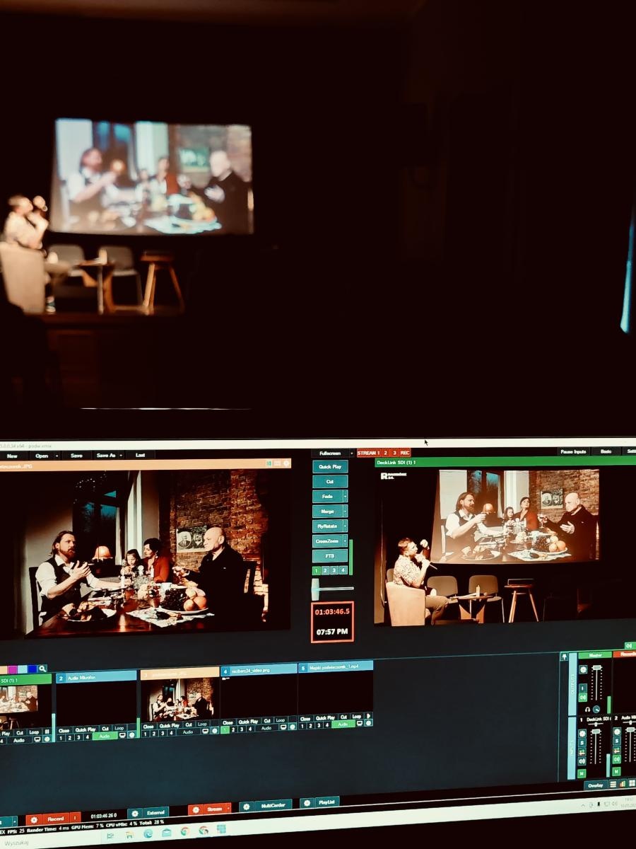 Zdjęcie w galerii na portalu naszraciborz.pl: Miejski Podwieczorek. W MDK-u opowiedziano o powstaniu muralu wiadomości z regionu