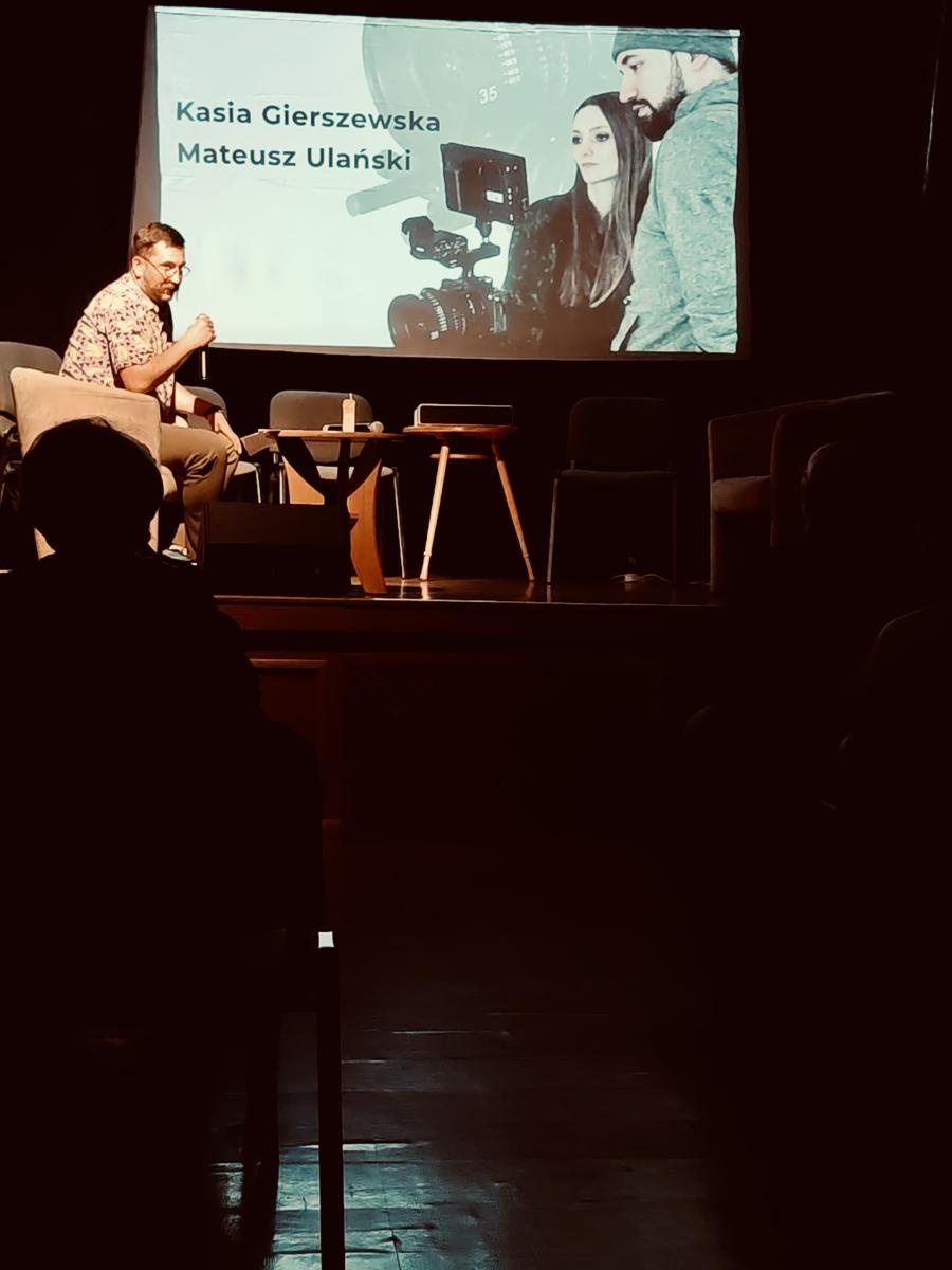 Zdjęcie w galerii na portalu naszraciborz.pl: Miejski Podwieczorek. W MDK-u opowiedziano o powstaniu muralu wiadomości z regionu