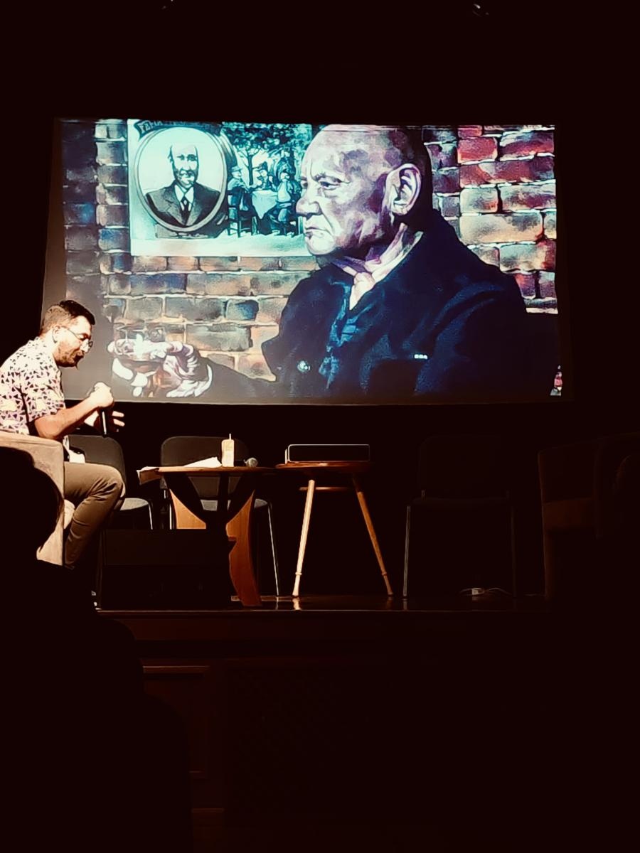 Zdjęcie w galerii na portalu naszraciborz.pl: Miejski Podwieczorek. W MDK-u opowiedziano o powstaniu muralu wiadomości z regionu