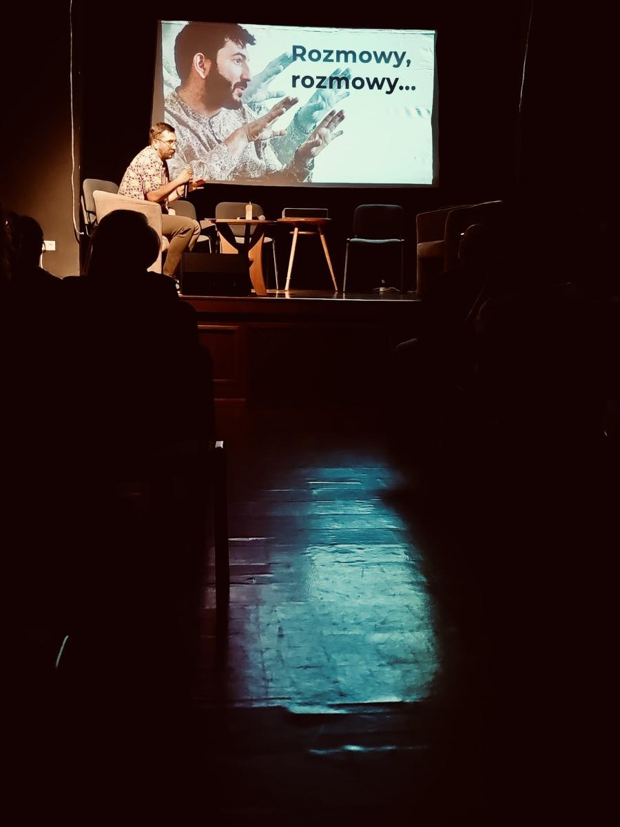 Zdjęcie w galerii na portalu naszraciborz.pl: Miejski Podwieczorek. W MDK-u opowiedziano o powstaniu muralu wiadomości z regionu