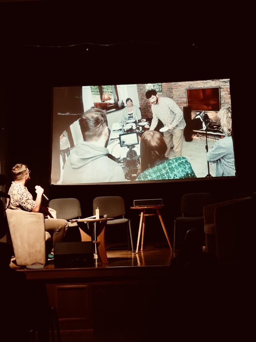 Zdjęcie w galerii na portalu naszraciborz.pl: Miejski Podwieczorek. W MDK-u opowiedziano o powstaniu muralu wiadomości z regionu