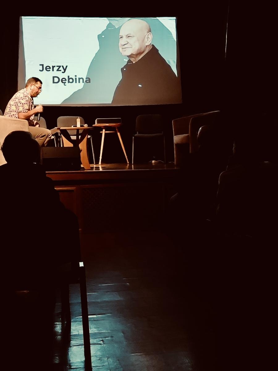 Zdjęcie w galerii na portalu naszraciborz.pl: Miejski Podwieczorek. W MDK-u opowiedziano o powstaniu muralu wiadomości z regionu