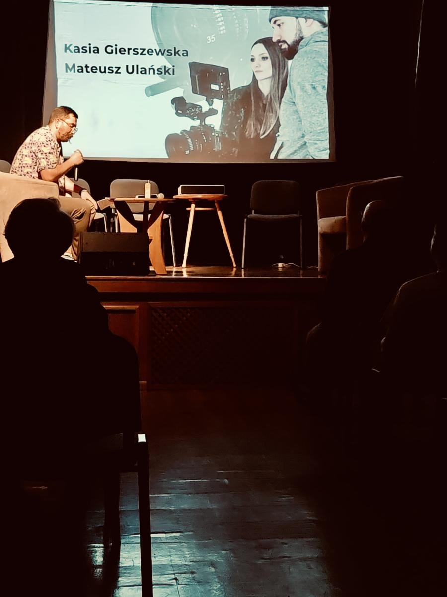 Zdjęcie w galerii na portalu naszraciborz.pl: Miejski Podwieczorek. W MDK-u opowiedziano o powstaniu muralu wiadomości z regionu