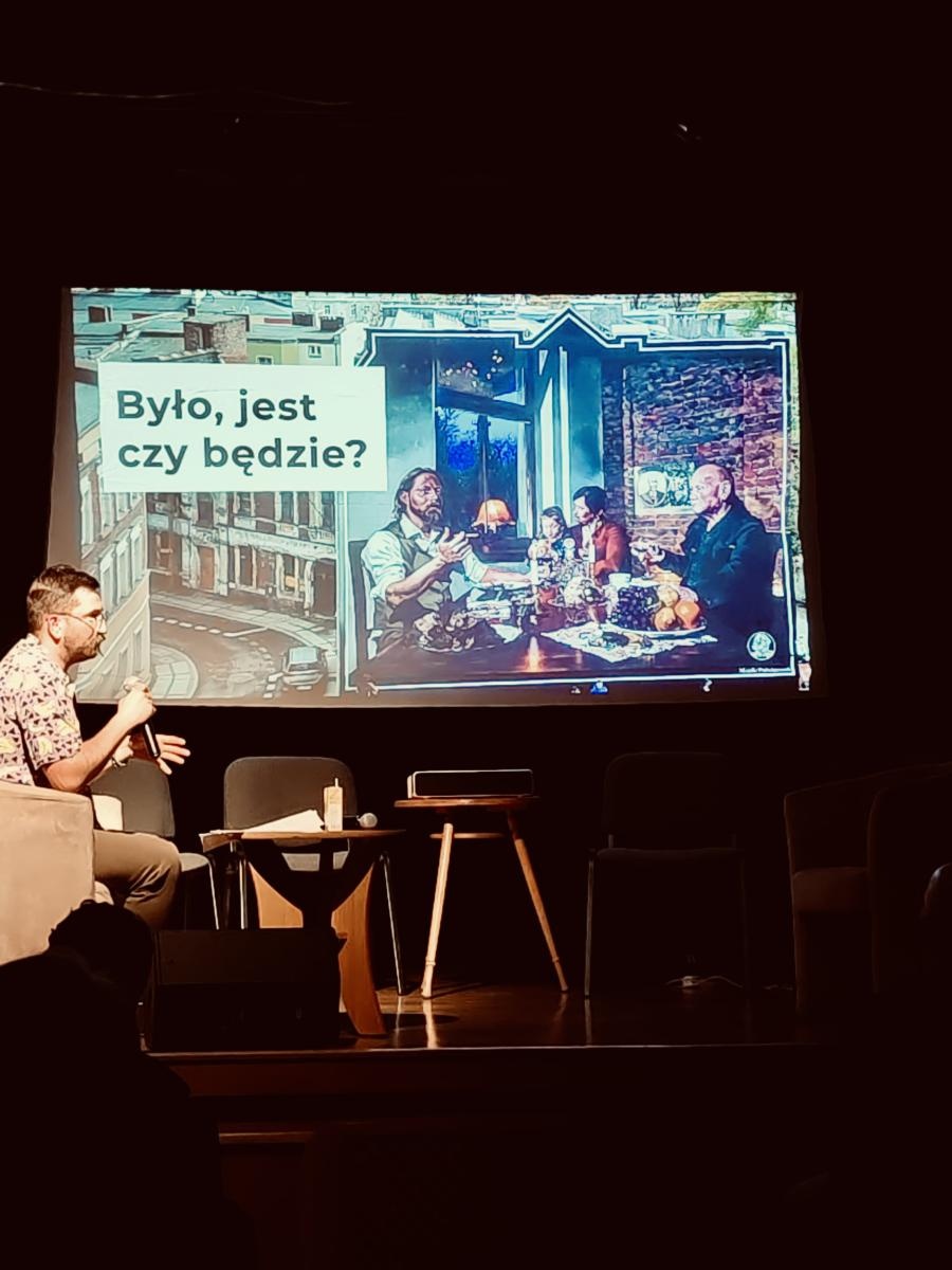 Zdjęcie w galerii na portalu naszraciborz.pl: Miejski Podwieczorek. W MDK-u opowiedziano o powstaniu muralu wiadomości z regionu