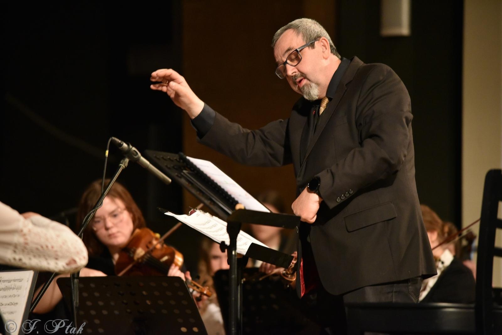 Zdjęcie w galerii na portalu naszraciborz.pl: Wyjątkowy Koncert Muzyki Filmowej. Orkiestry RCK i chór Bel Canto wystąpiły razem na jednej scenie wiadomości z regionu