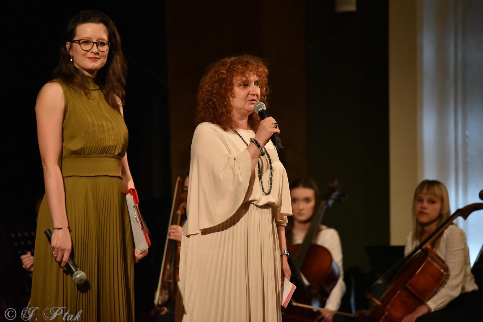 Zdjęcie w galerii na portalu naszraciborz.pl: Wyjątkowy Koncert Muzyki Filmowej. Orkiestry RCK i chór Bel Canto wystąpiły razem na jednej scenie wiadomości z regionu