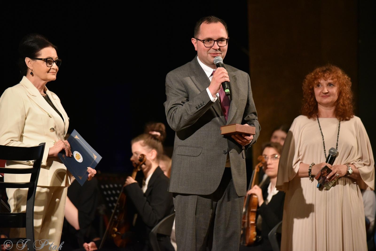 Zdjęcie w galerii na portalu naszraciborz.pl: Wyjątkowy Koncert Muzyki Filmowej. Orkiestry RCK i chór Bel Canto wystąpiły razem na jednej scenie wiadomości z regionu