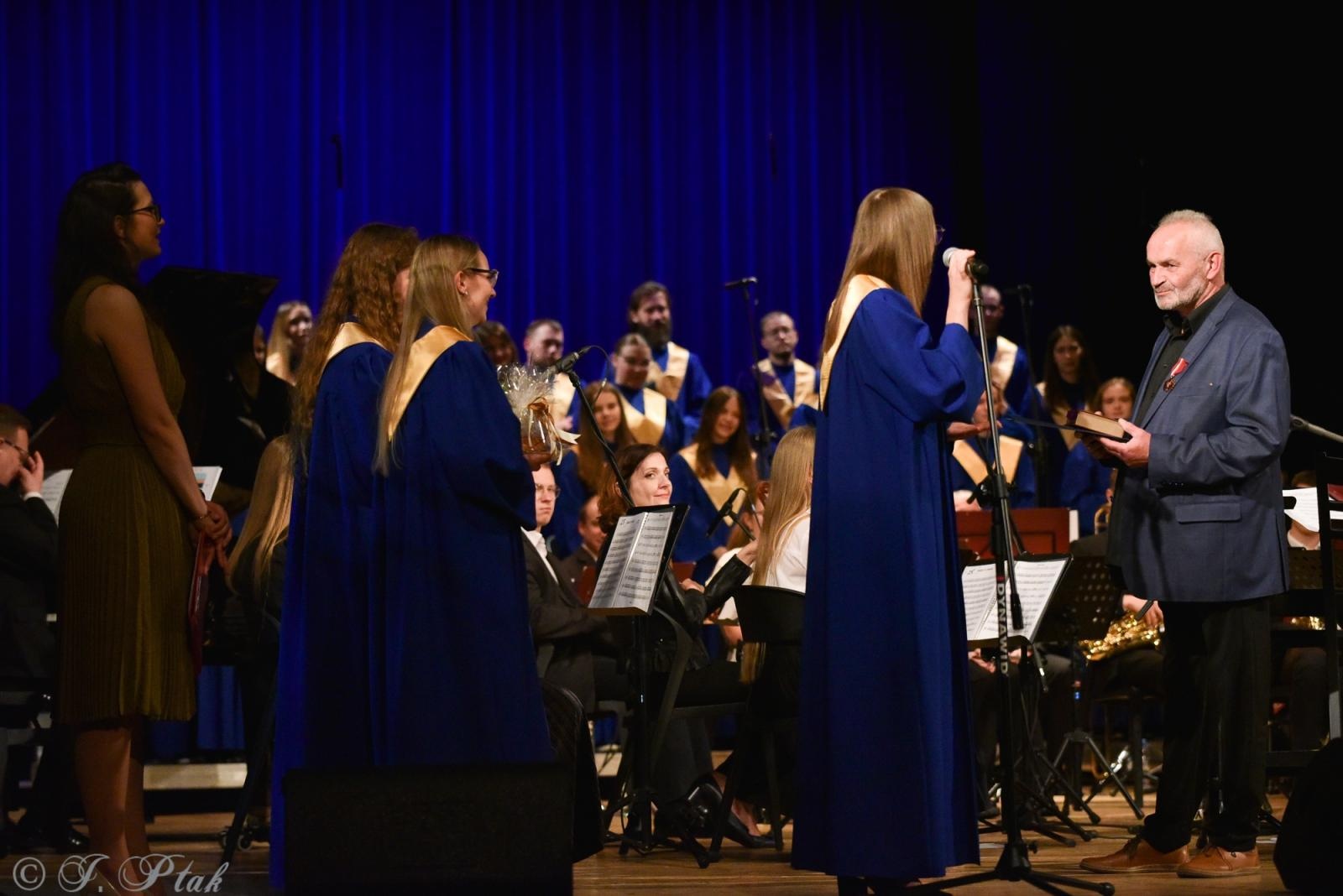 Zdjęcie w galerii na portalu naszraciborz.pl: Wyjątkowy Koncert Muzyki Filmowej. Orkiestry RCK i chór Bel Canto wystąpiły razem na jednej scenie wiadomości z regionu