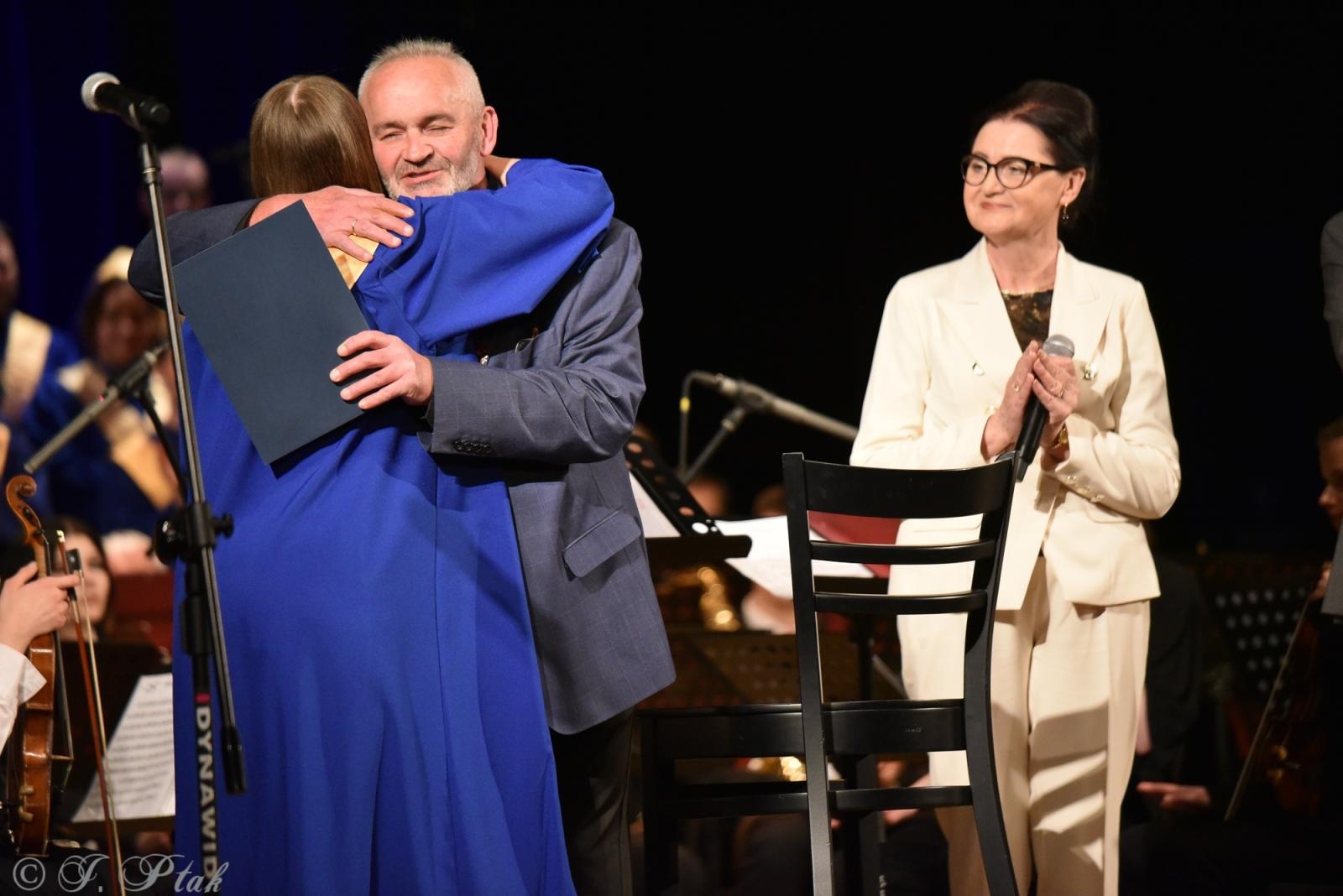 Zdjęcie w galerii na portalu naszraciborz.pl: Wyjątkowy Koncert Muzyki Filmowej. Orkiestry RCK i chór Bel Canto wystąpiły razem na jednej scenie wiadomości z regionu