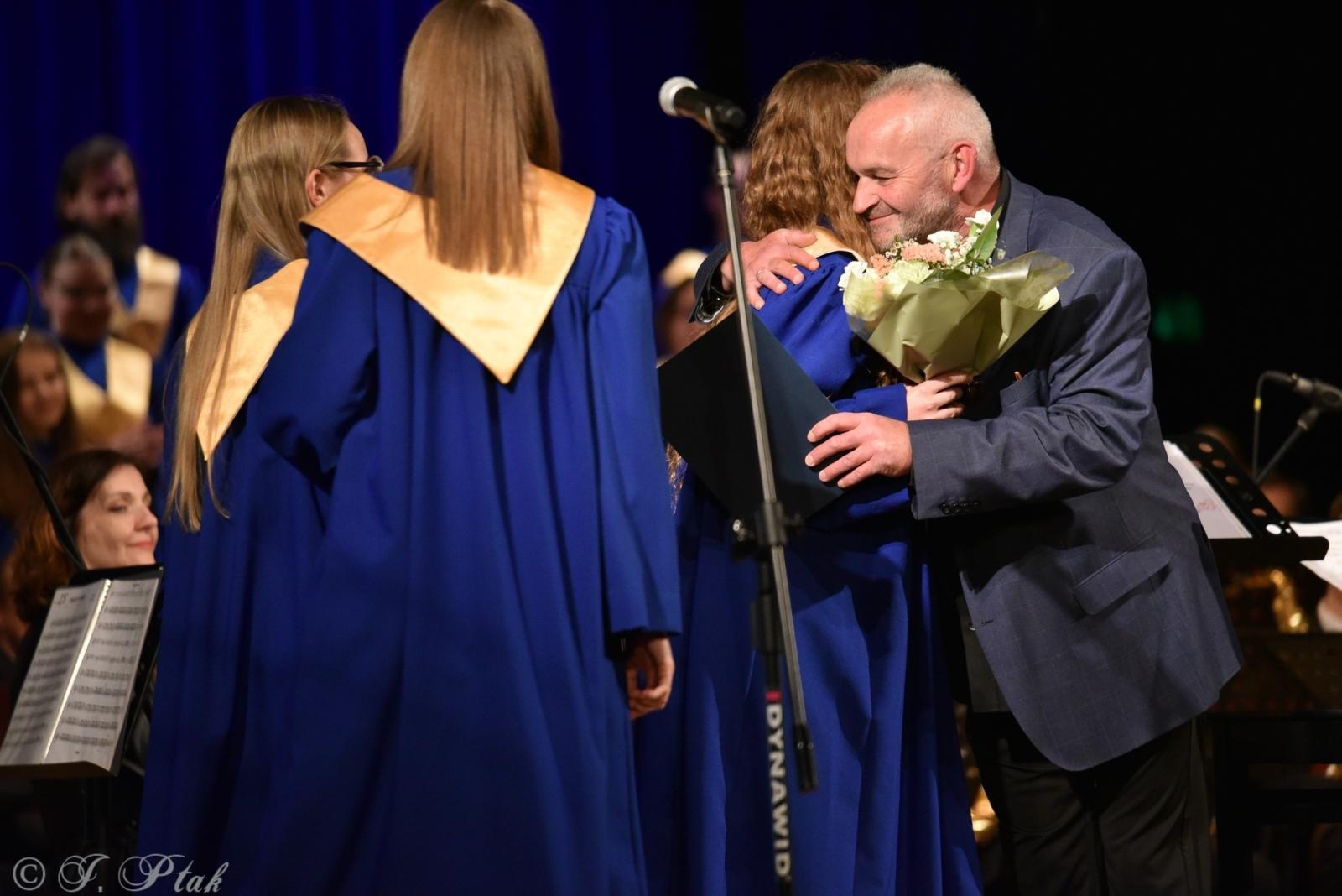 Zdjęcie w galerii na portalu naszraciborz.pl: Wyjątkowy Koncert Muzyki Filmowej. Orkiestry RCK i chór Bel Canto wystąpiły razem na jednej scenie wiadomości z regionu