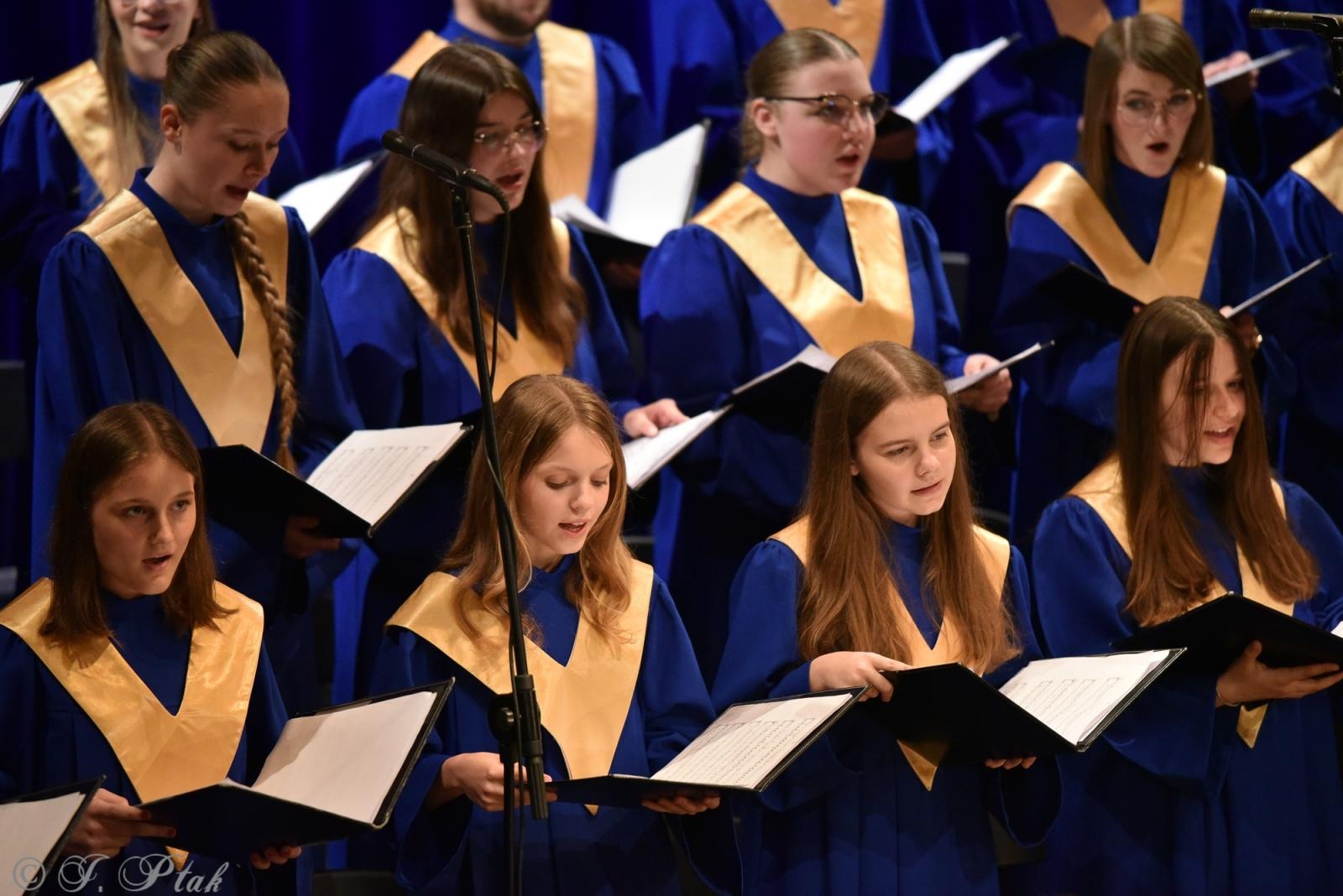 Zdjęcie w galerii na portalu naszraciborz.pl: Wyjątkowy Koncert Muzyki Filmowej. Orkiestry RCK i chór Bel Canto wystąpiły razem na jednej scenie wiadomości z regionu