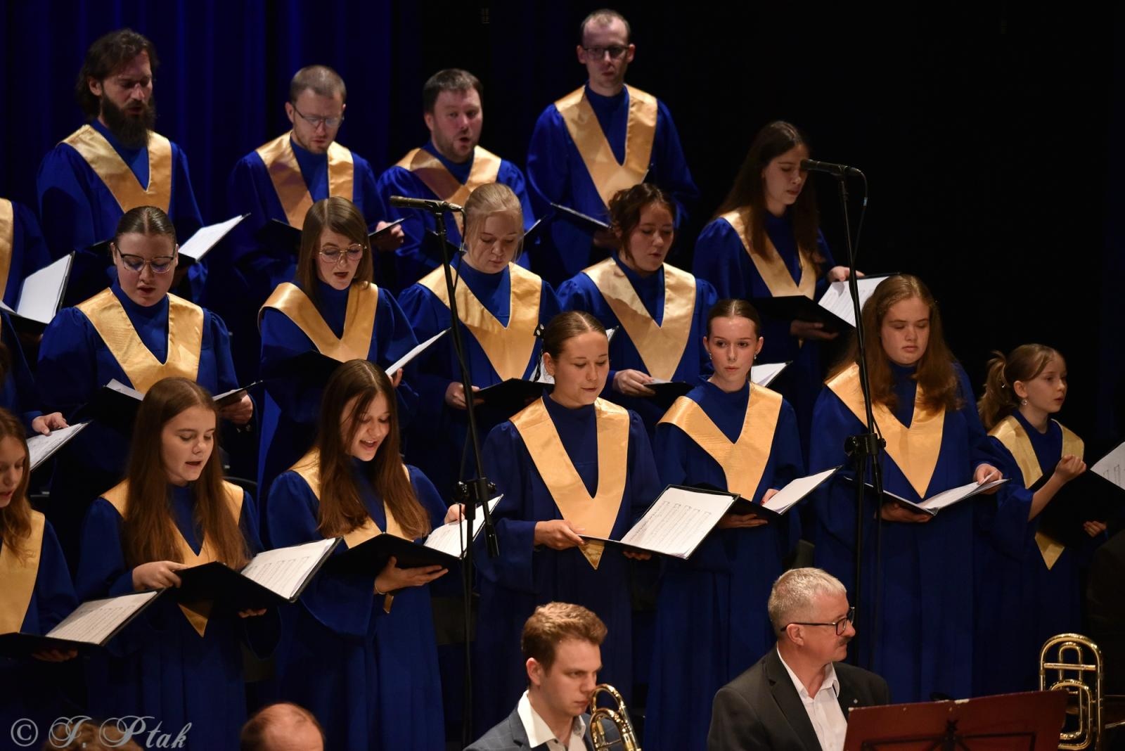 Zdjęcie w galerii na portalu naszraciborz.pl: Wyjątkowy Koncert Muzyki Filmowej. Orkiestry RCK i chór Bel Canto wystąpiły razem na jednej scenie wiadomości z regionu