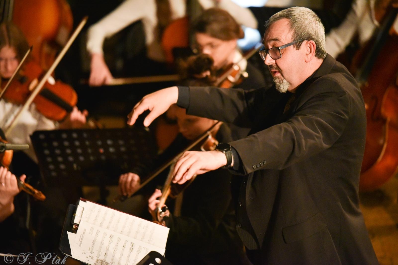 Zdjęcie w galerii na portalu naszraciborz.pl: Wyjątkowy Koncert Muzyki Filmowej. Orkiestry RCK i chór Bel Canto wystąpiły razem na jednej scenie wiadomości z regionu