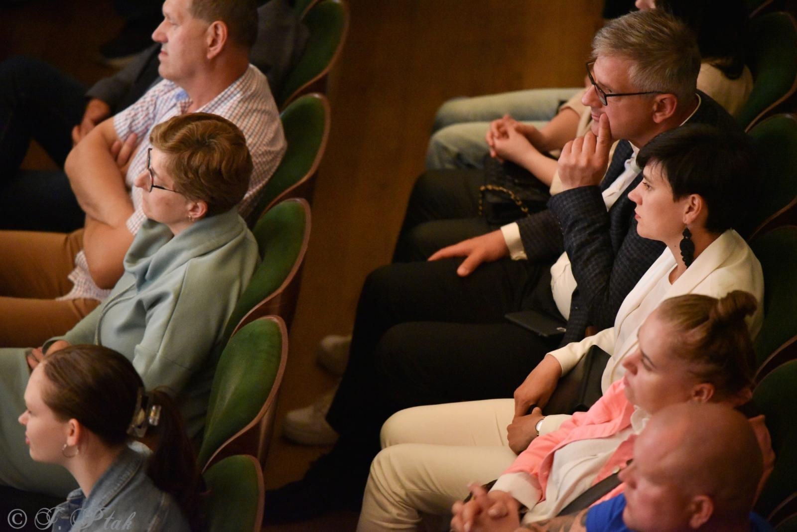 Zdjęcie w galerii na portalu naszraciborz.pl: Wyjątkowy Koncert Muzyki Filmowej. Orkiestry RCK i chór Bel Canto wystąpiły razem na jednej scenie wiadomości z regionu