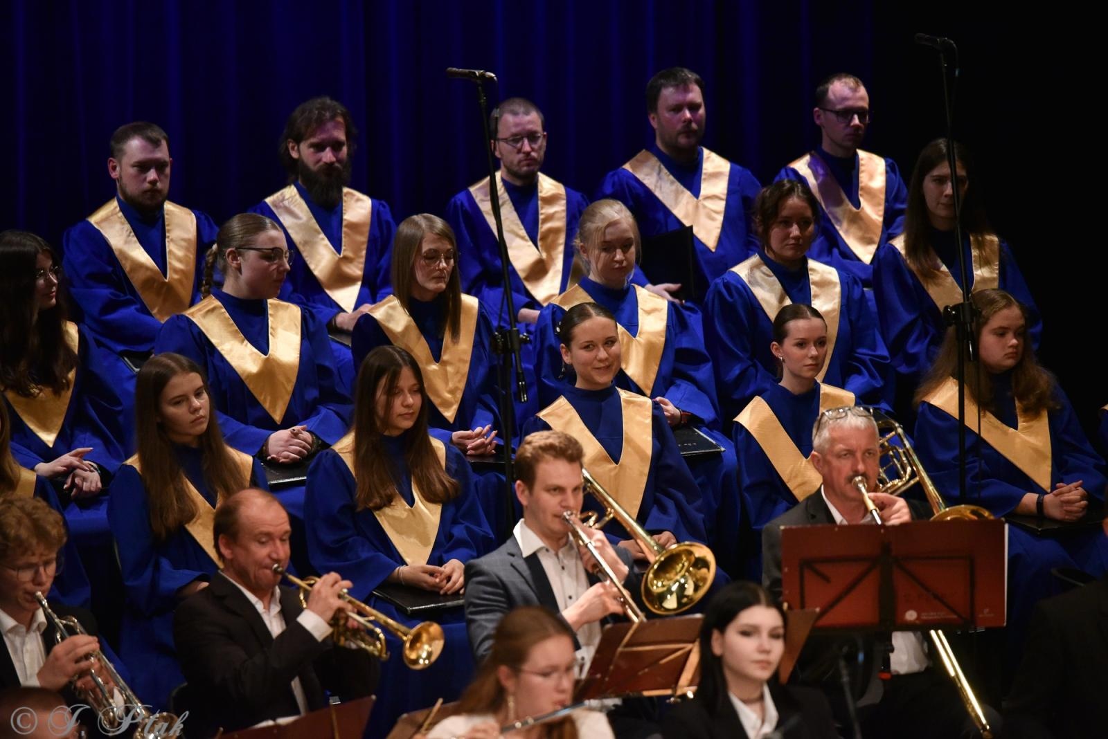 Zdjęcie w galerii na portalu naszraciborz.pl: Wyjątkowy Koncert Muzyki Filmowej. Orkiestry RCK i chór Bel Canto wystąpiły razem na jednej scenie wiadomości z regionu