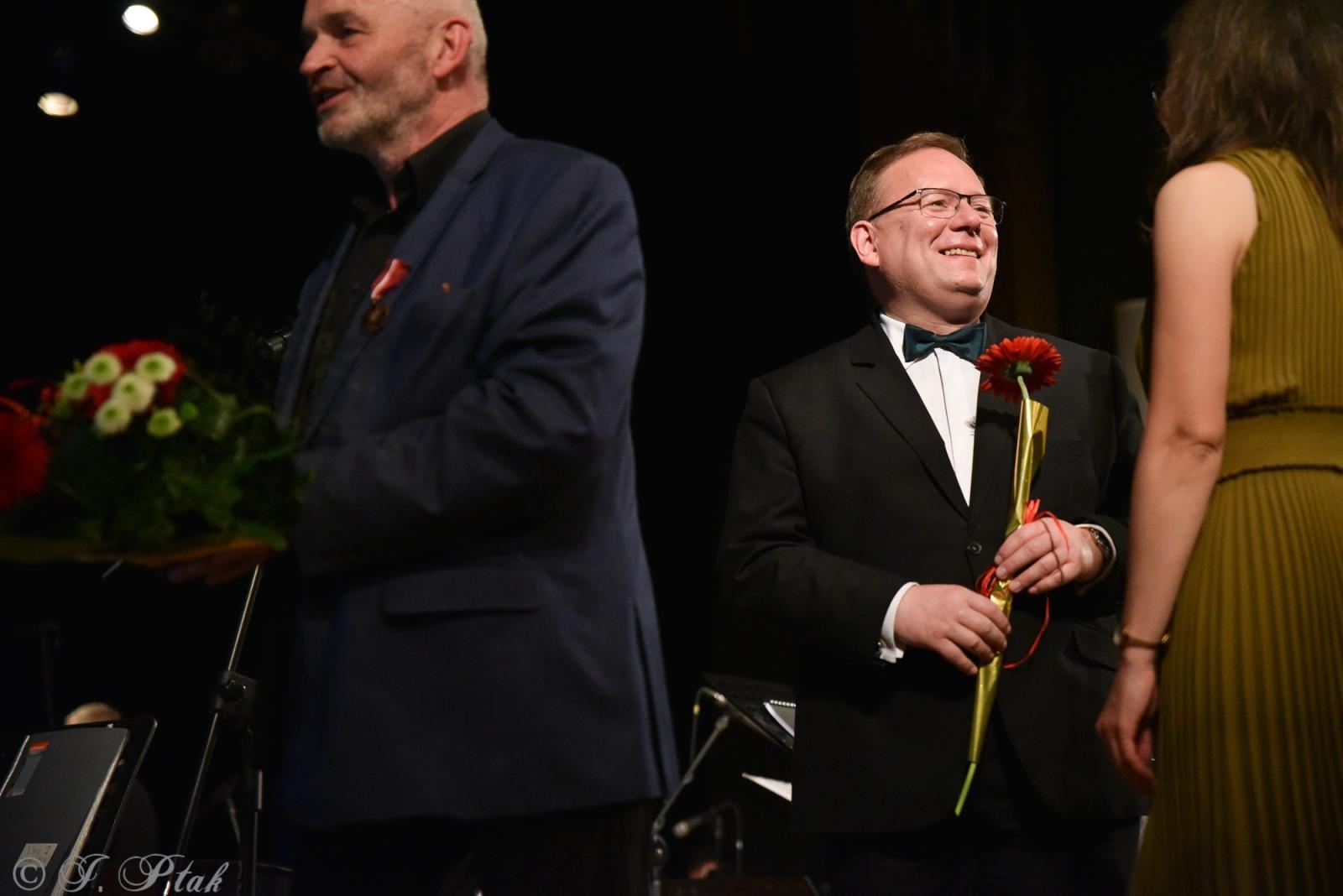 Zdjęcie w galerii na portalu naszraciborz.pl: Wyjątkowy Koncert Muzyki Filmowej. Orkiestry RCK i chór Bel Canto wystąpiły razem na jednej scenie wiadomości z regionu