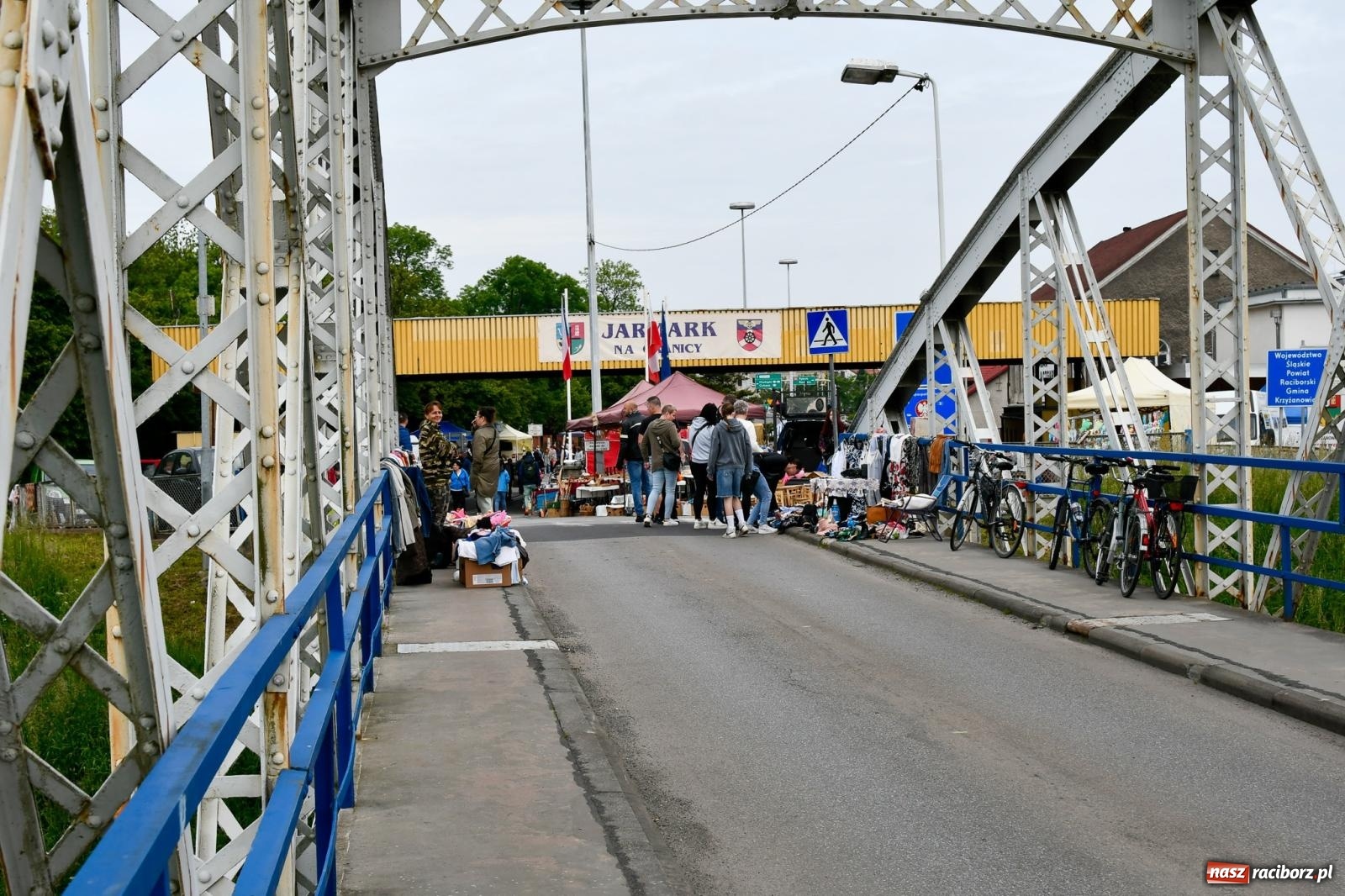 Zdjęcie w galerii na portalu naszraciborz.pl: Tłumy na jarmarku w Chałupkach [FOTO i WIDEO] wiadomości z regionu
