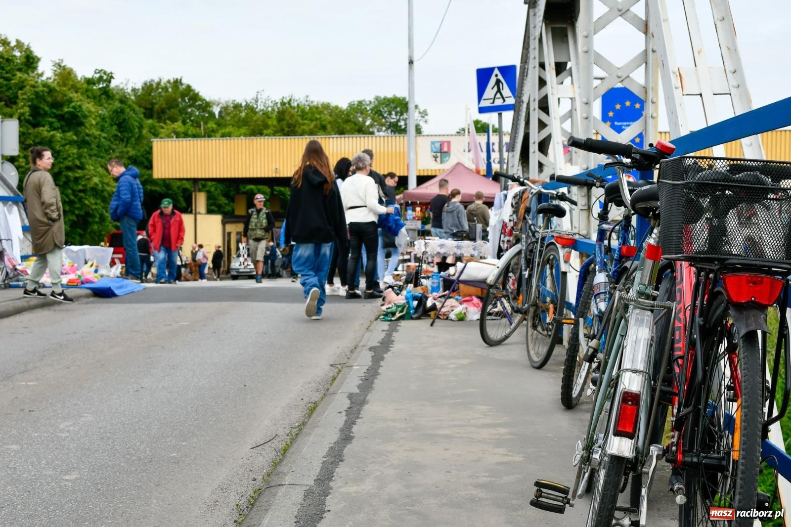 Zdjęcie w galerii na portalu naszraciborz.pl: Tłumy na jarmarku w Chałupkach [FOTO i WIDEO] wiadomości z regionu