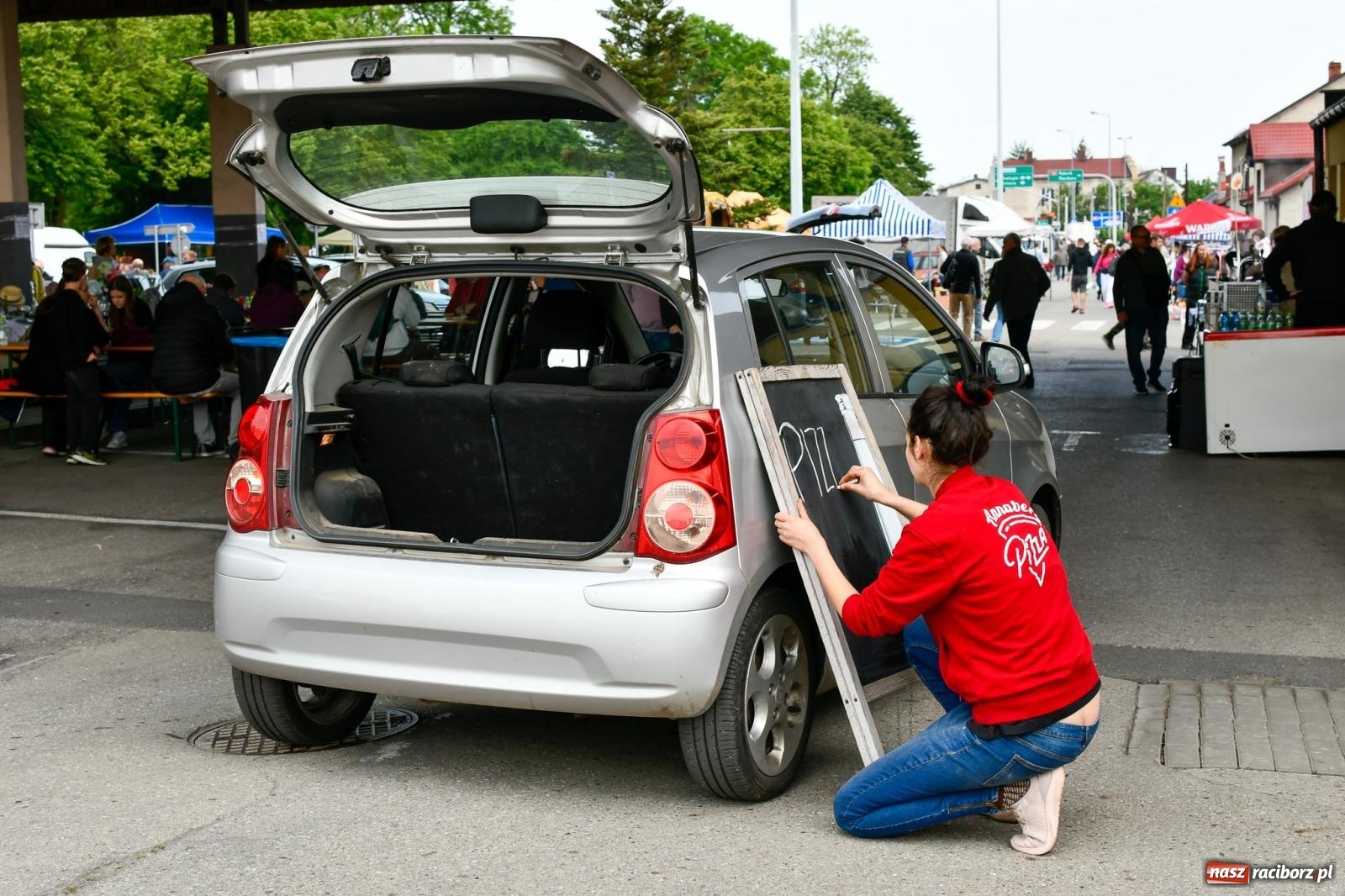 Zdjęcie w galerii na portalu naszraciborz.pl: Tłumy na jarmarku w Chałupkach [FOTO i WIDEO] wiadomości z regionu
