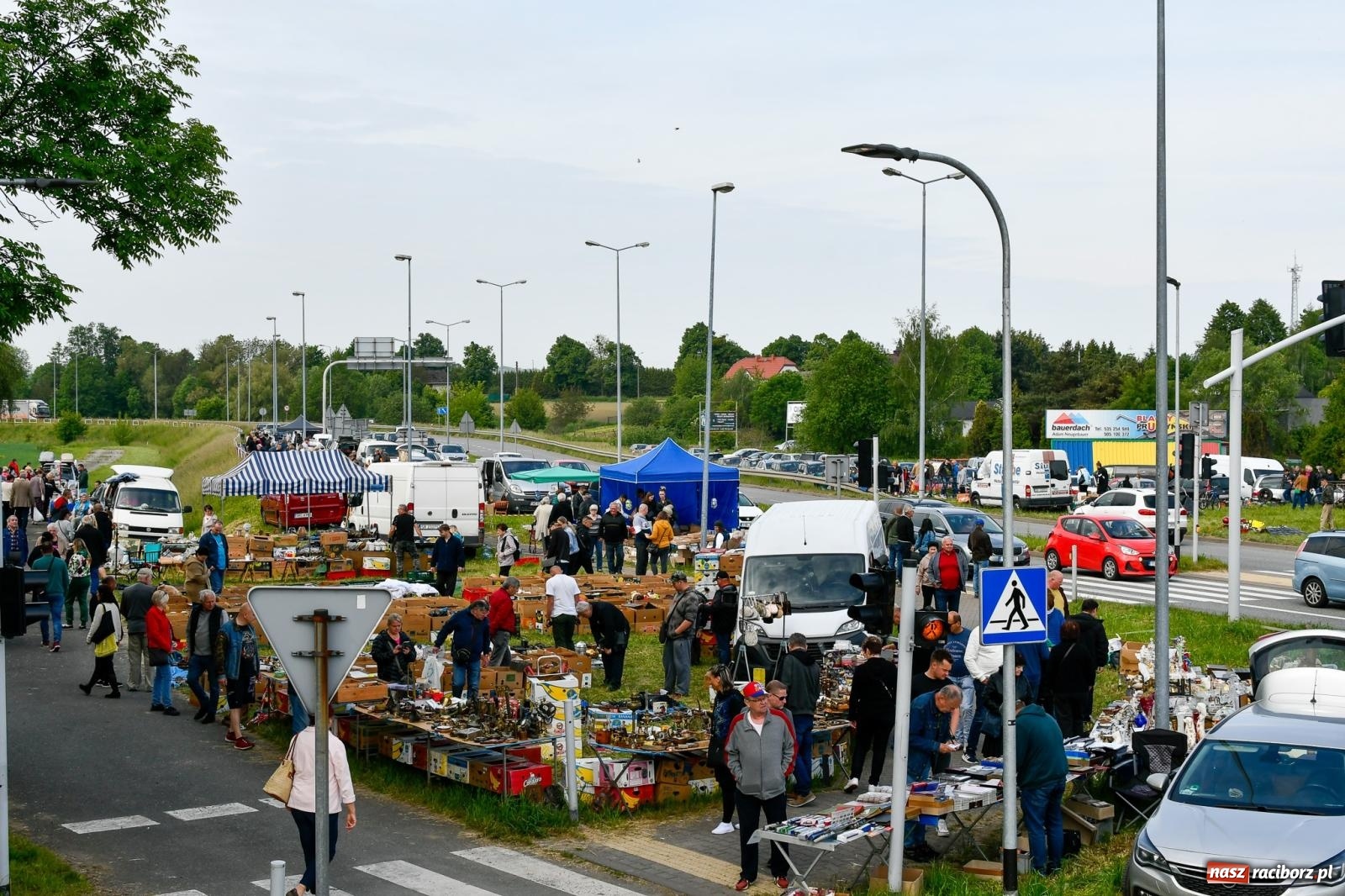 Zdjęcie w galerii na portalu naszraciborz.pl: Tłumy na jarmarku w Chałupkach [FOTO i WIDEO] wiadomości z regionu