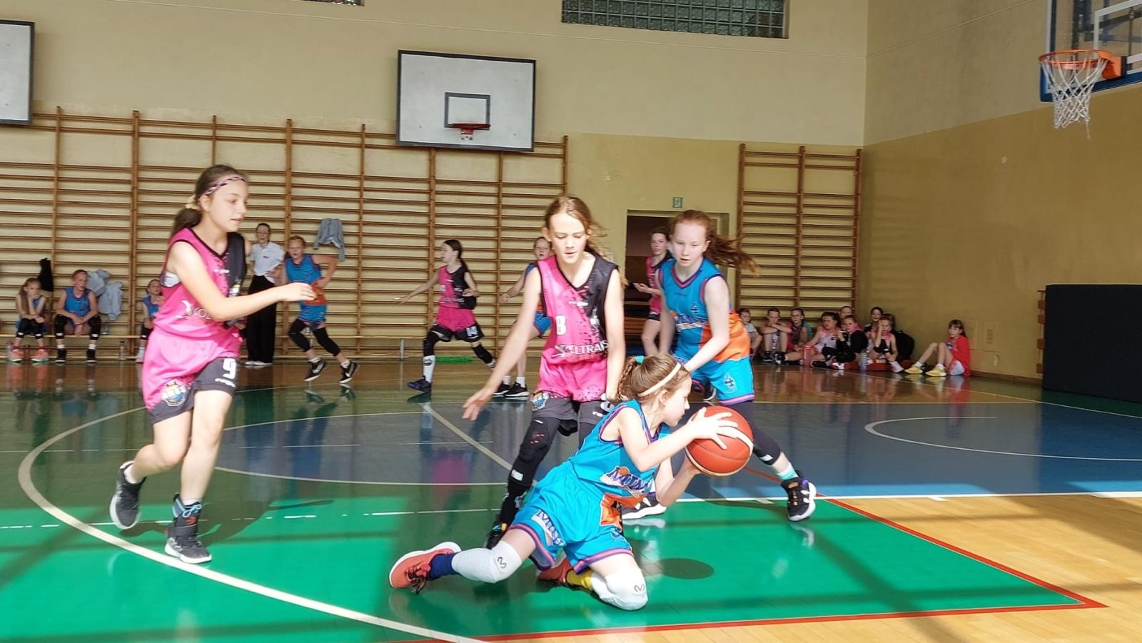 Zdjęcie w galerii na portalu naszraciborz.pl: Koszykarki Minibasketball Racibórz udanie rozpoczęły rundę finałową wiadomości z regionu