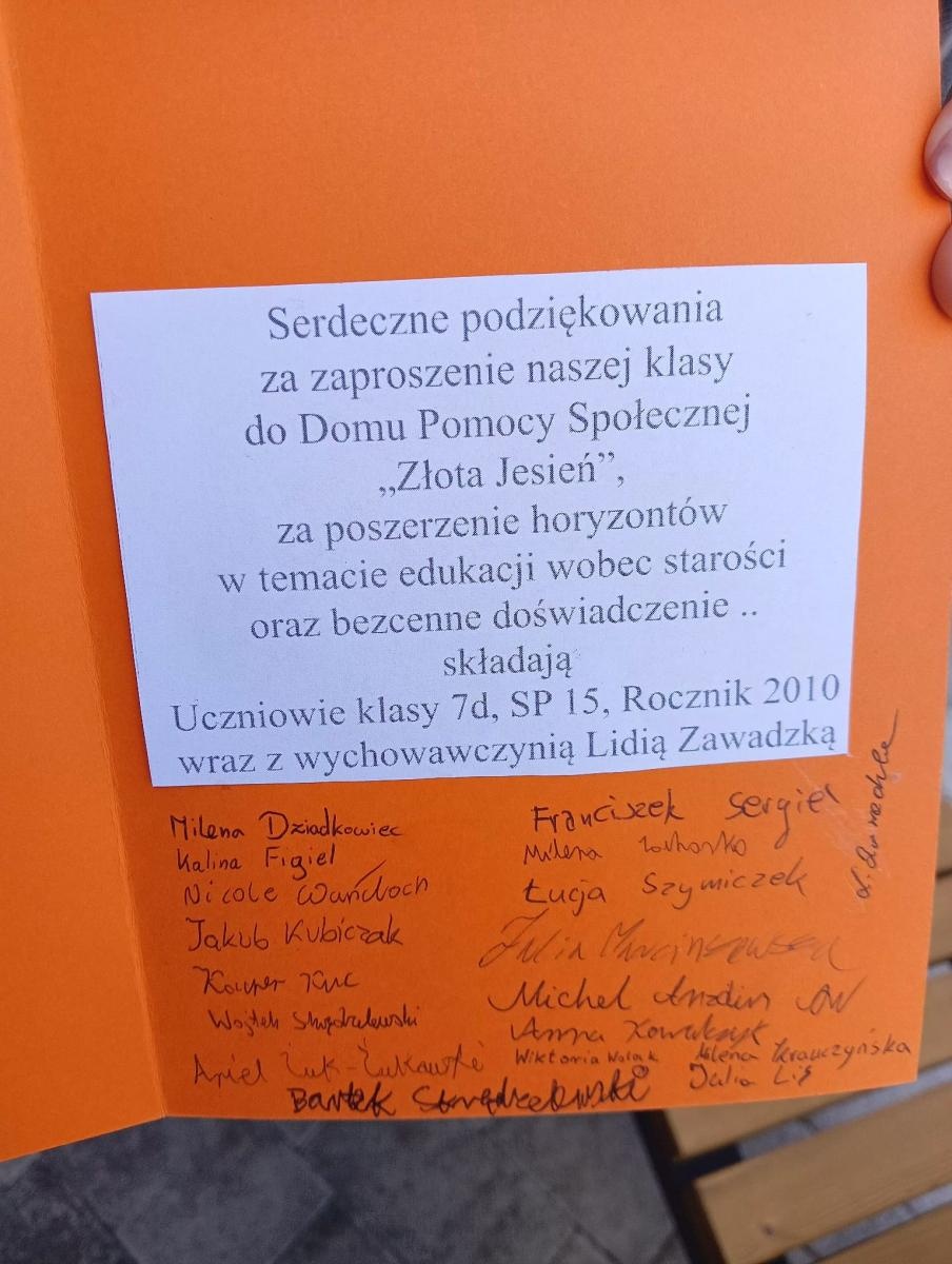 Zdjęcie w galerii na portalu naszraciborz.pl: Uczniowie Piętnastki na Warsztatach Sadzenia Kwiatów w Złotej Jesieni wiadomości z regionu