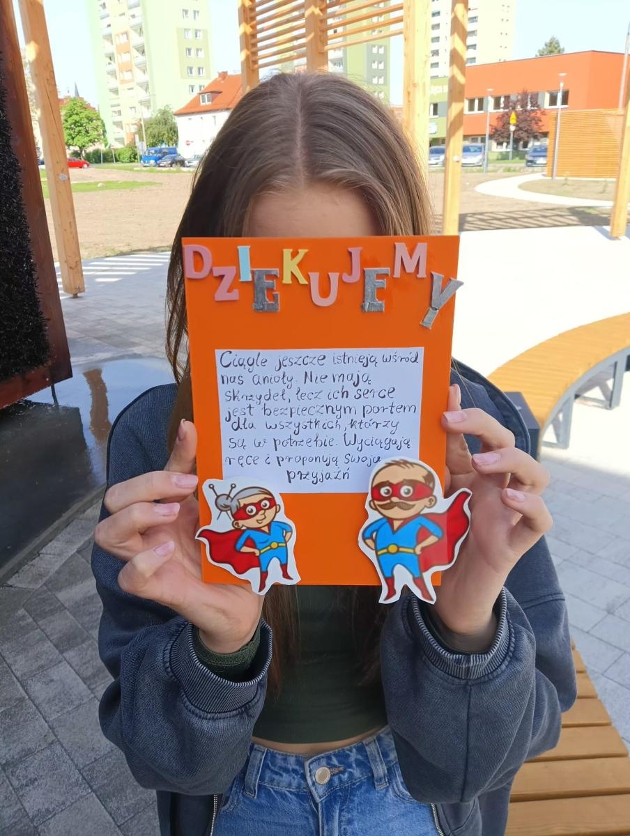 Zdjęcie w galerii na portalu naszraciborz.pl: Uczniowie Piętnastki na Warsztatach Sadzenia Kwiatów w Złotej Jesieni wiadomości z regionu