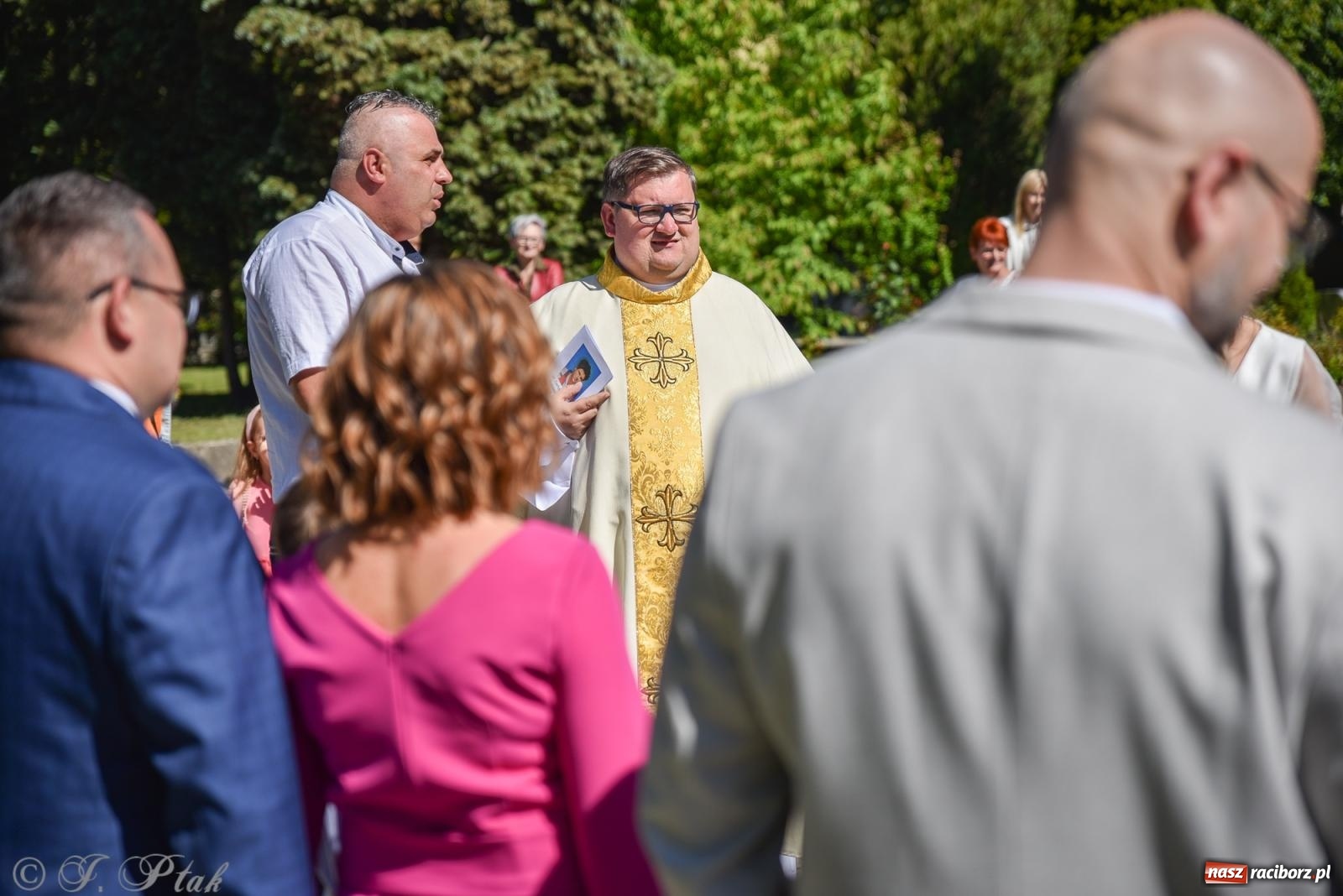 Zdjęcie w galerii na portalu naszraciborz.pl: Uroczystość I Komunii Świętej w parafii NSPJ wiadomości z regionu