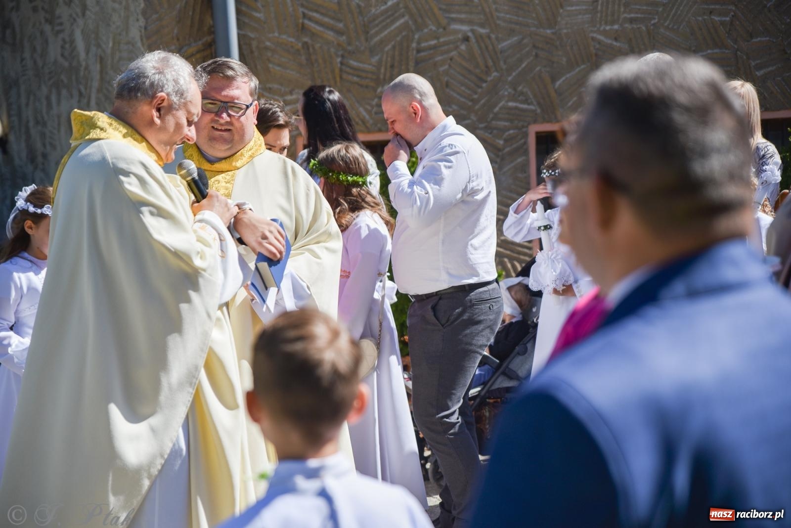Zdjęcie w galerii na portalu naszraciborz.pl: Uroczystość I Komunii Świętej w parafii NSPJ wiadomości z regionu
