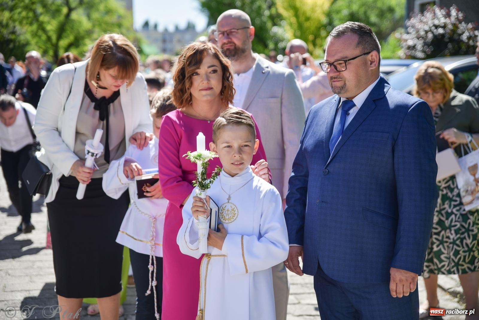 Zdjęcie w galerii na portalu naszraciborz.pl: Uroczystość I Komunii Świętej w parafii NSPJ wiadomości z regionu