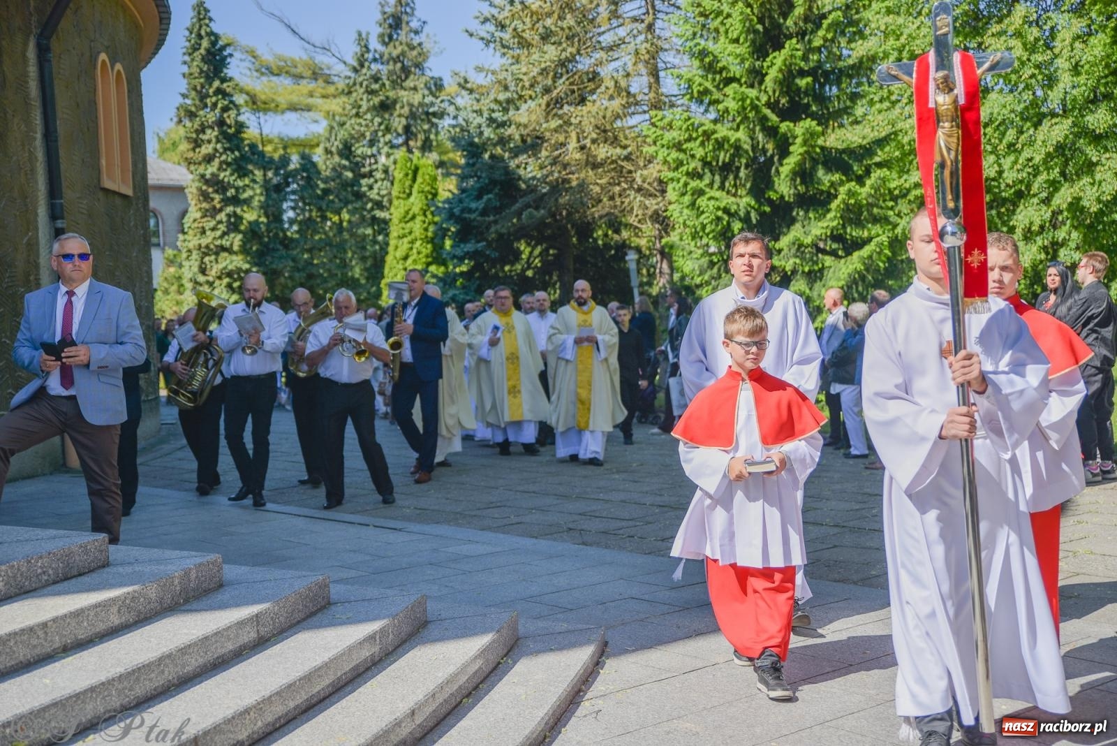 Zdjęcie w galerii na portalu naszraciborz.pl: Uroczystość I Komunii Świętej w parafii NSPJ wiadomości z regionu