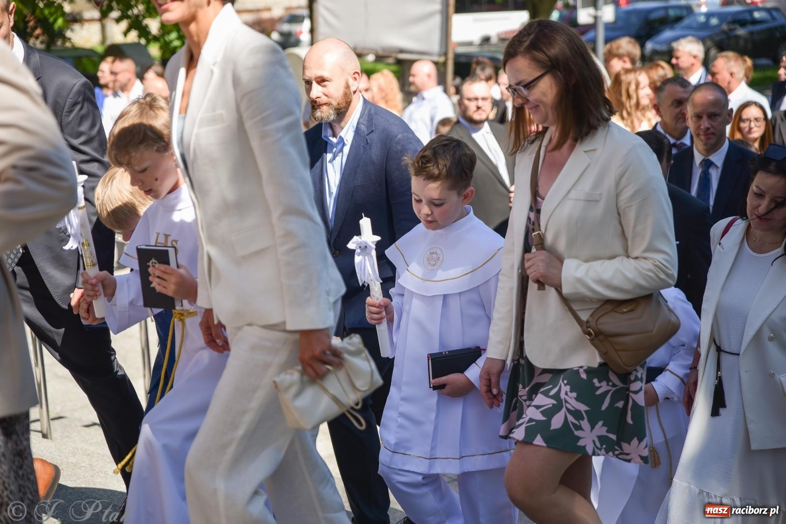 Zdjęcie w galerii na portalu naszraciborz.pl: Uroczystość I Komunii Świętej w parafii NSPJ wiadomości z regionu