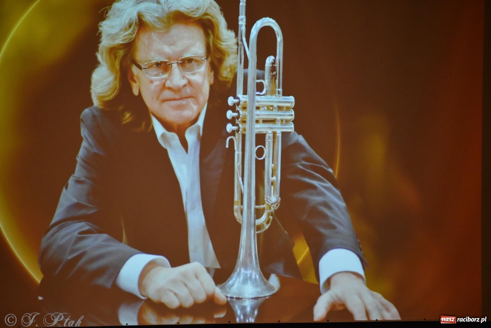 Zdjęcie w galerii na portalu naszraciborz.pl: Tribute to Zbigniew Wodecki na scenie RCK [FOTO i WIDEO] wiadomości z regionu