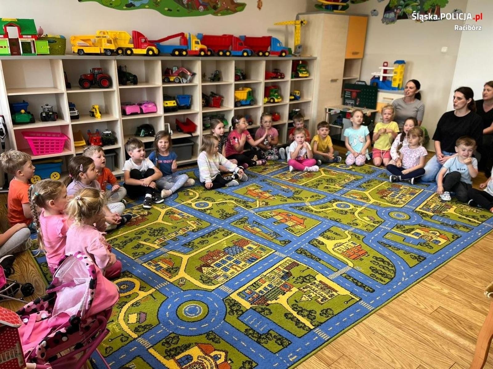 Zdjęcie w galerii na portalu naszraciborz.pl: Niecodzienni goście w przedszkolu w Gamowie wiadomości z regionu