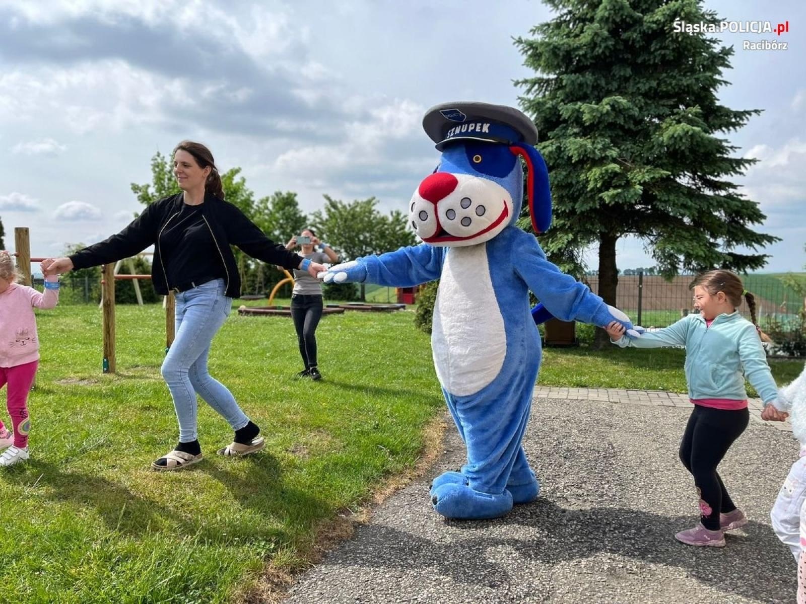 Zdjęcie w galerii na portalu naszraciborz.pl: Niecodzienni goście w przedszkolu w Gamowie wiadomości z regionu