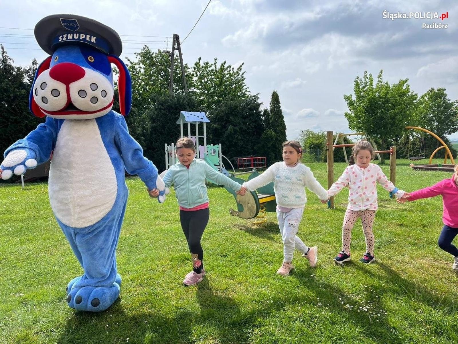 Zdjęcie w galerii na portalu naszraciborz.pl: Niecodzienni goście w przedszkolu w Gamowie wiadomości z regionu