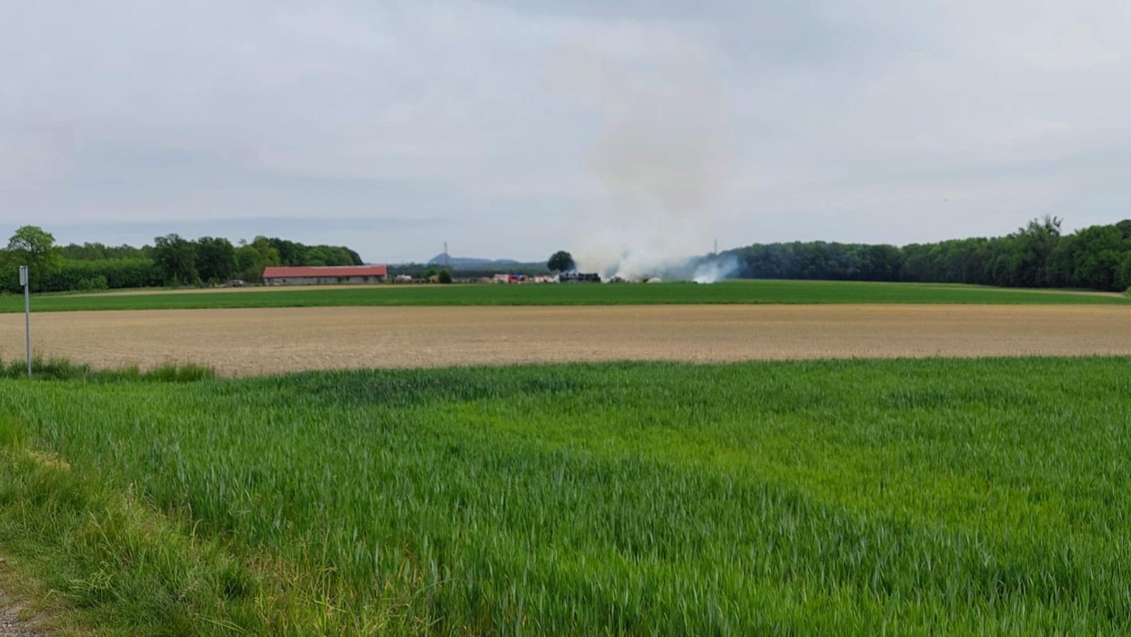Zdjęcie w galerii na portalu naszraciborz.pl: Pożar stogu siana w Łańcach. Poszkodowany strażak z OSP [FOTO] wiadomości z regionu