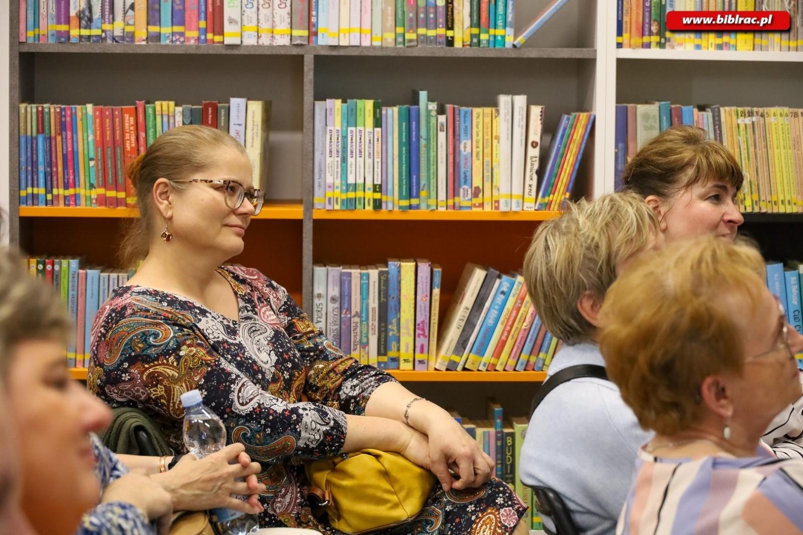 Zdjęcie w galerii na portalu naszraciborz.pl: Przez Kożuchowską został pisarzem! Alek Rogoziński gościem biblioteki wiadomości z regionu