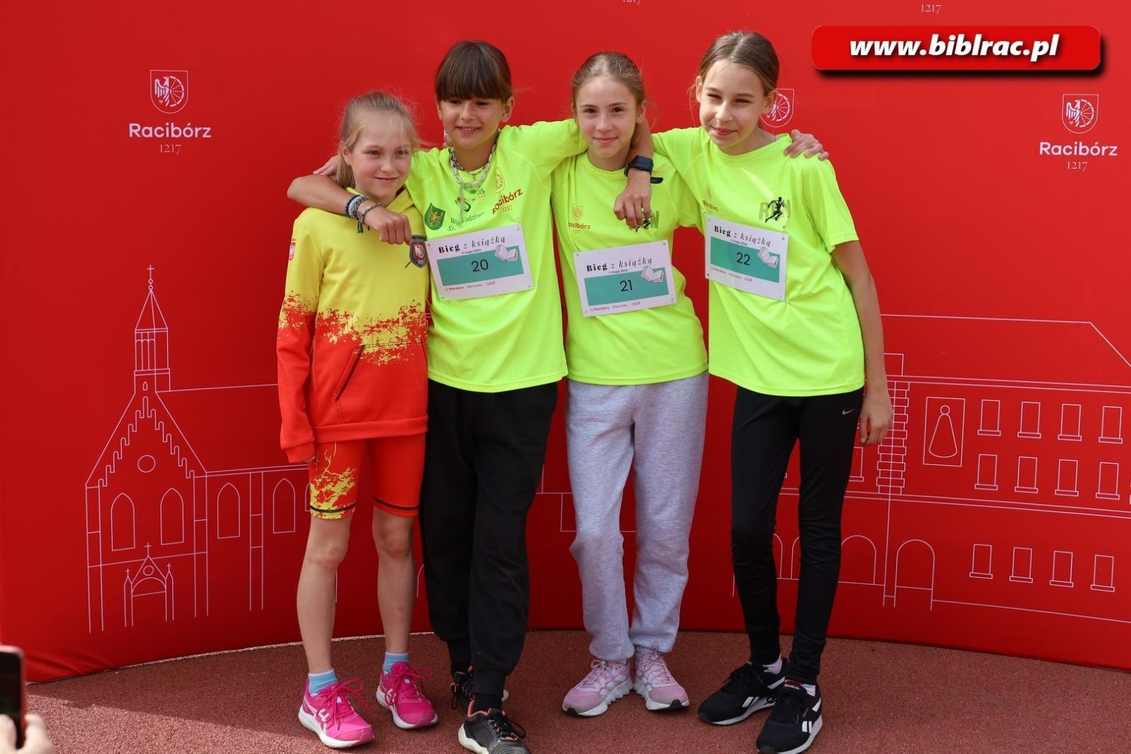 Zdjęcie w galerii na portalu naszraciborz.pl: Nie tylko czytają, ale i biegają. II Bieg z książką za nami wiadomości z regionu